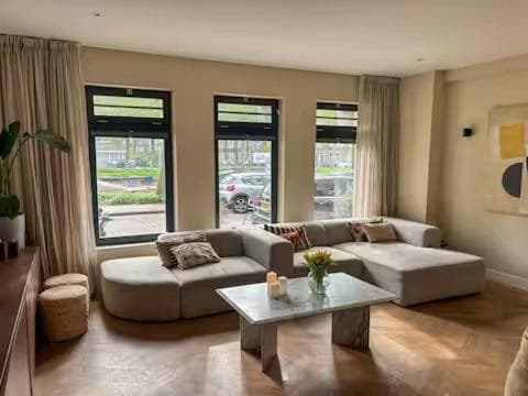 Lovely spacious family canal house in Amsterdam
