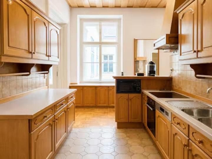 Luxury Stay in Prime District - 2