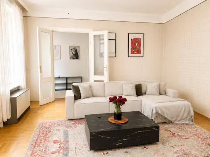 Luxury Stay in Prime District - 5